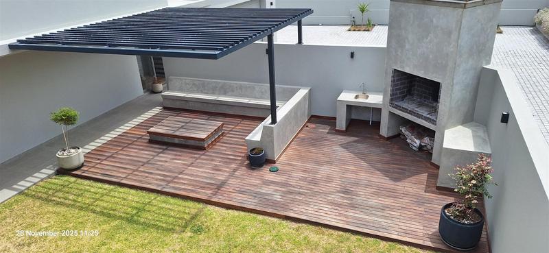 5 Bedroom Property for Sale in Outeniqua Strand Western Cape